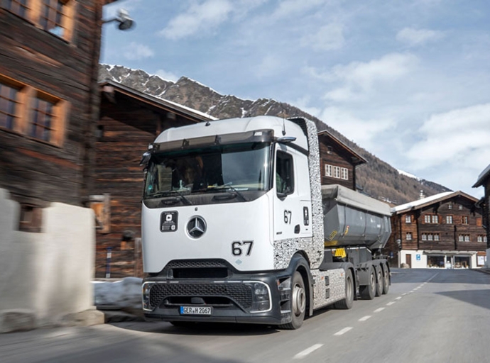 Les camions Daimler à l’essai dans les Alpes