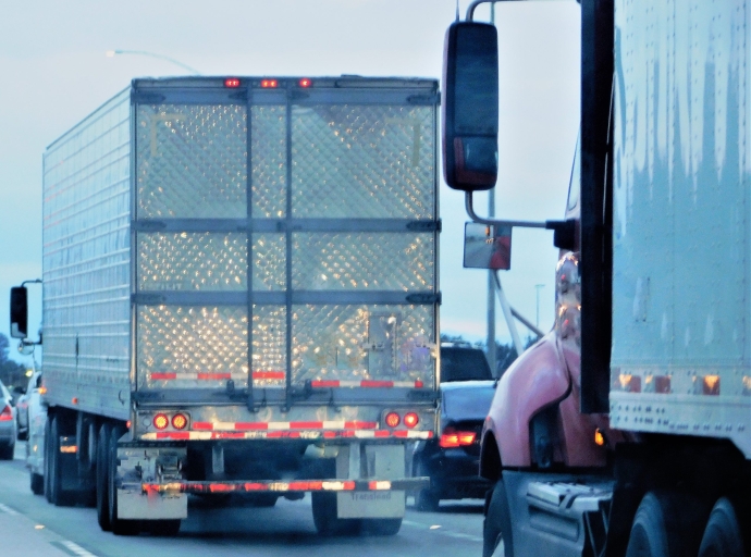Les acteurs de l’industrie du camionnage interpellent François Legault pour dénoncer le stratagème Chauffeur Inc.