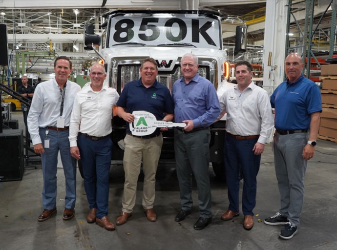 Daimler fête son 850 000e camion construit en Caroline du Nord