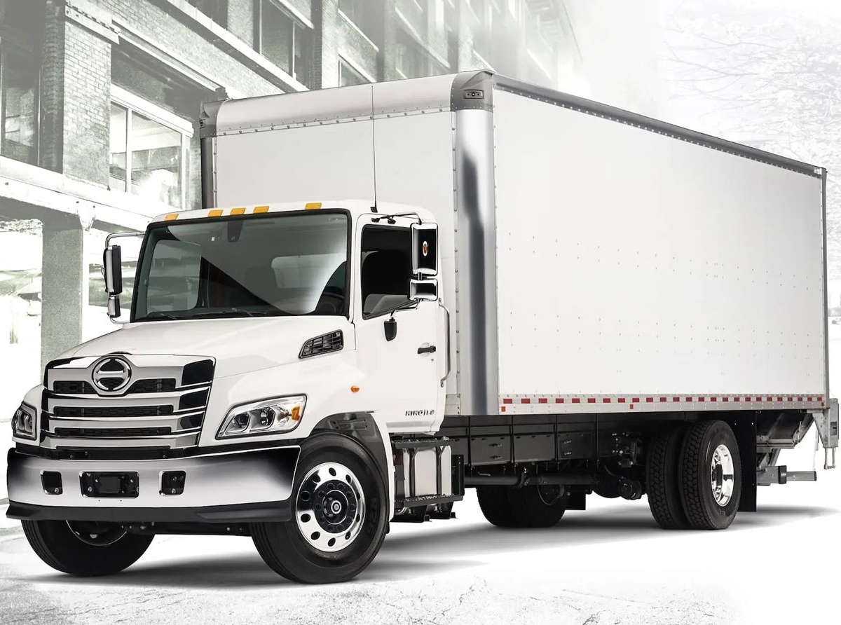 trump-annonce-un-tarif-de-25-sur-les-camions-importes