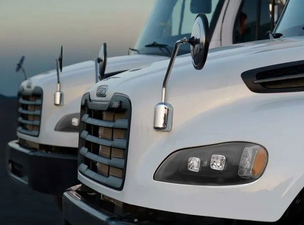 de-nouveaux-phares-a-del-pour-les-freightliner