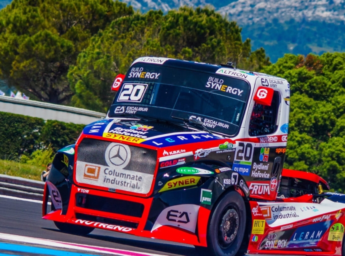 Téo Calvet, champion français de courses de camions