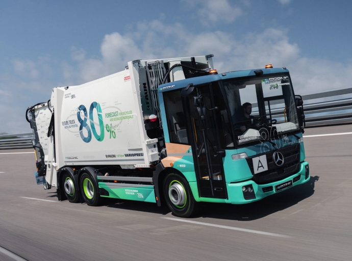 Mercedes-Benz crée un camion recyclé de toutes pièces