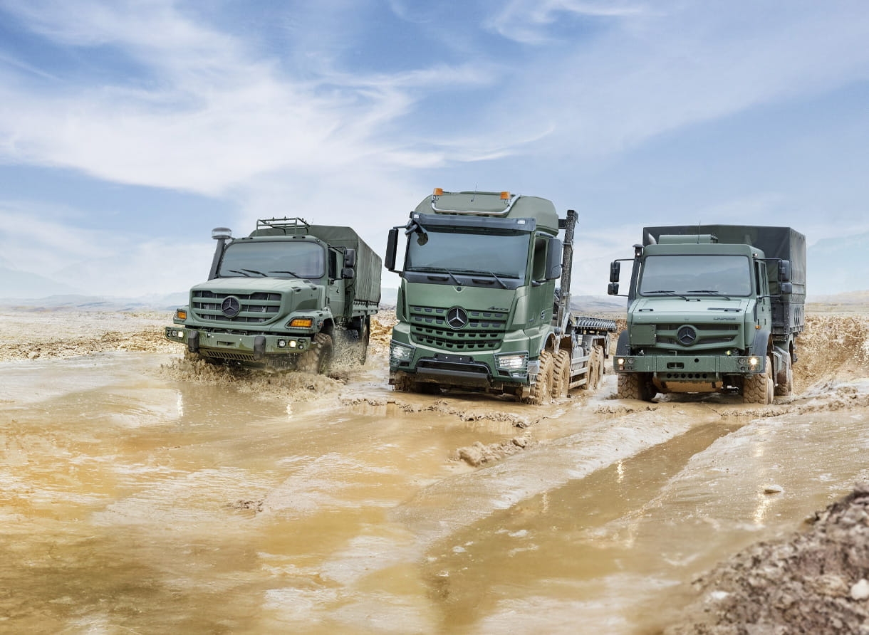 Daimler présente ses véhicules militaires à Paris