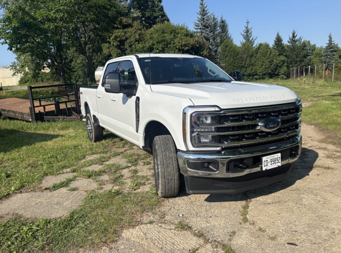 Le polyvalent Ford F-350 Crew Cab à moteur Godzilla